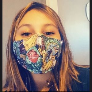 Mask with filter pocket